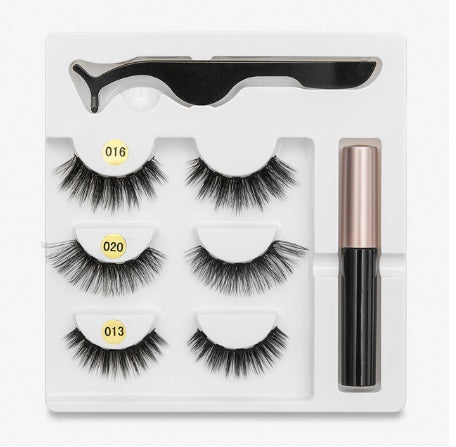 A Pair Of False Eyelashes With Magnets In Fashion 11402635172604