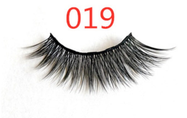 A Pair Of False Eyelashes With Magnets In Fashion 2681985725679