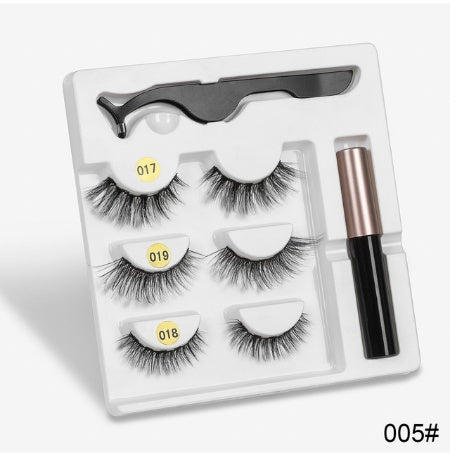 A Pair Of False Eyelashes With Magnets In Fashion 28507170673594
