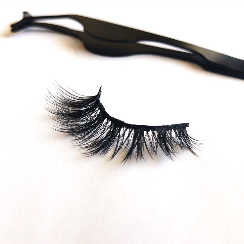 A Pair Of False Eyelashes With Magnets In Fashion 852299423910